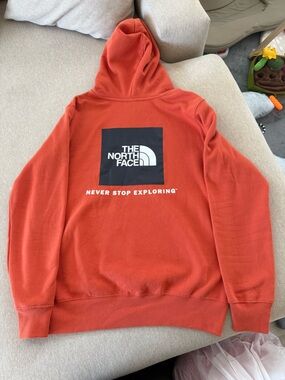 Like New The North Face Hoodie in Burnt Orange with Logo Tag
